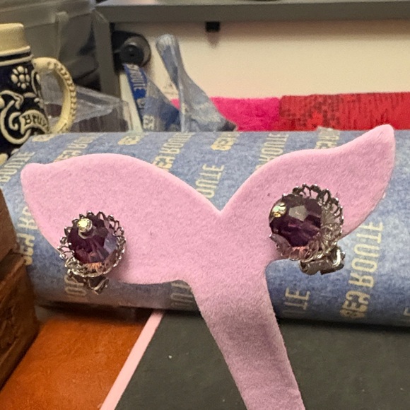 Vintage Stunning Purple Crystal Clip On Earrings - Picture 2 of 7